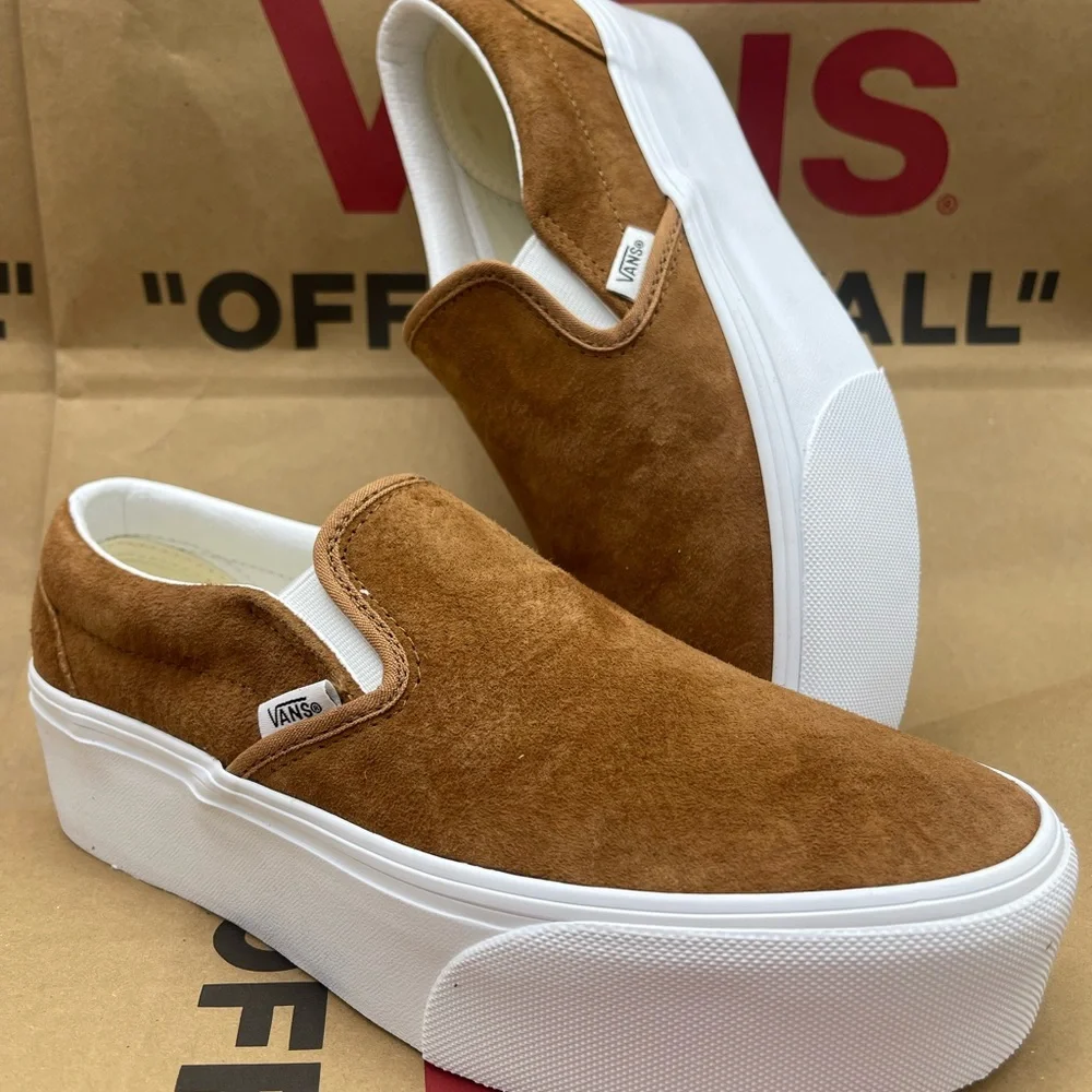 Vans NUBUCK Classic Slip-On Platform Shoe
Stackform Sneakers 
Nubuck Chipmunk - Picture 13 of 16